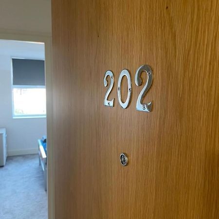 #0202 One Bedroom Serviced Apartment-Free Parking Derby Dış mekan fotoğraf