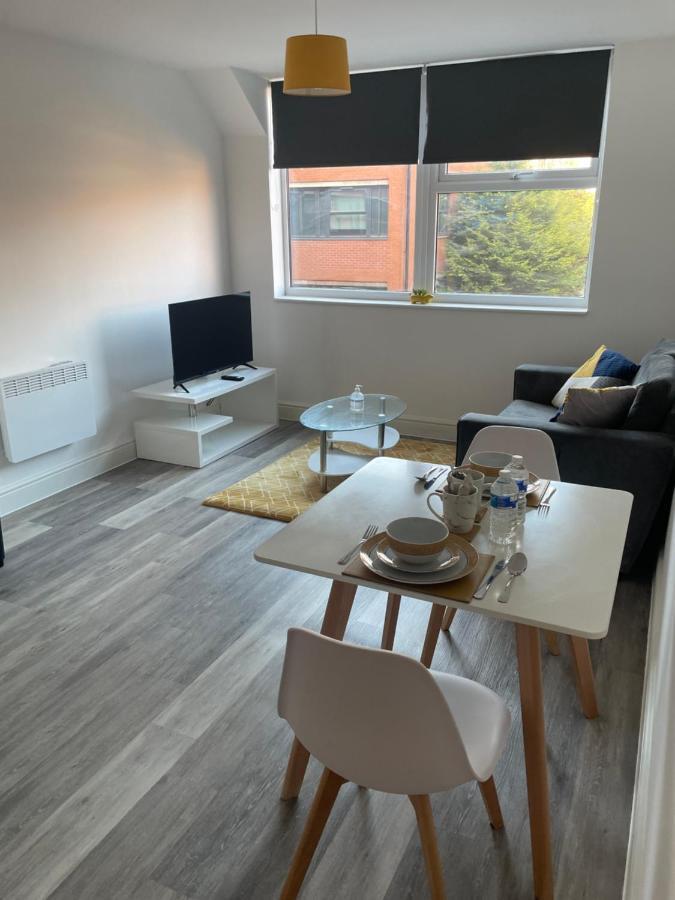 #0202 One Bedroom Serviced Apartment-Free Parking Derby Dış mekan fotoğraf